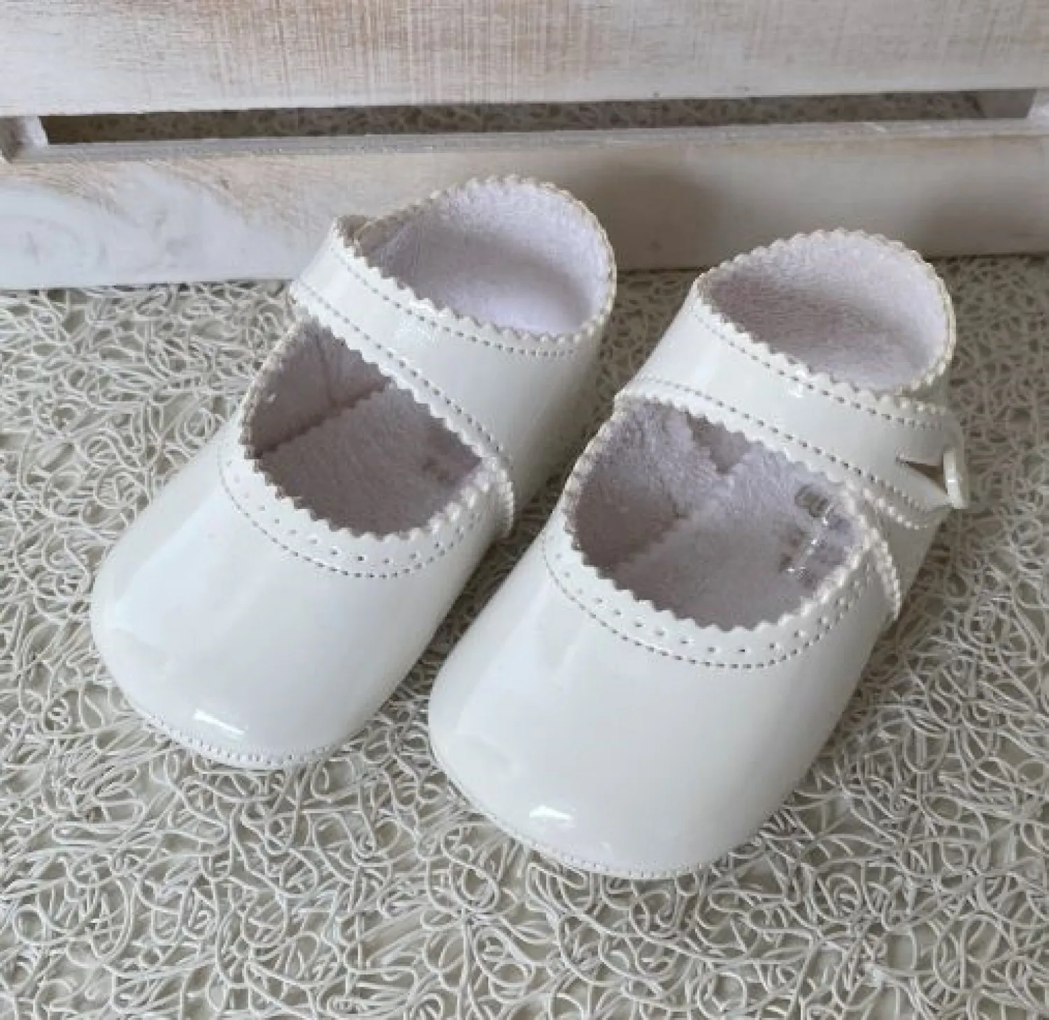 Zapatito Mercedita de Charol en varios colores. Sin suela