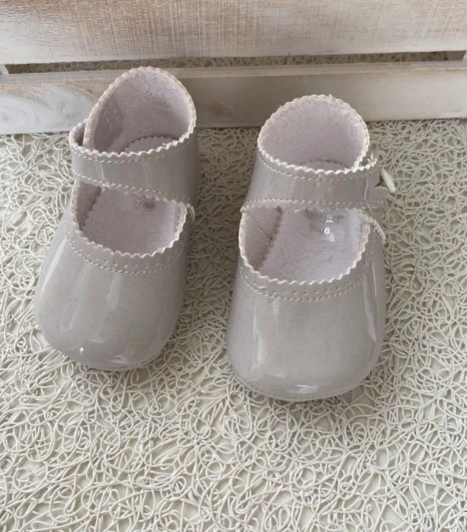 Zapatito Mercedita de Charol en varios colores. Sin suela