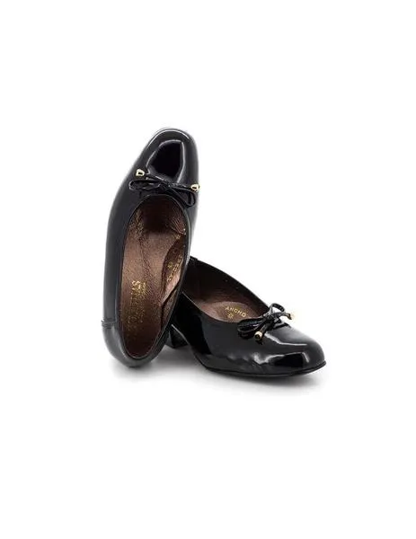 zapato agustinas de piel charol negro 7099