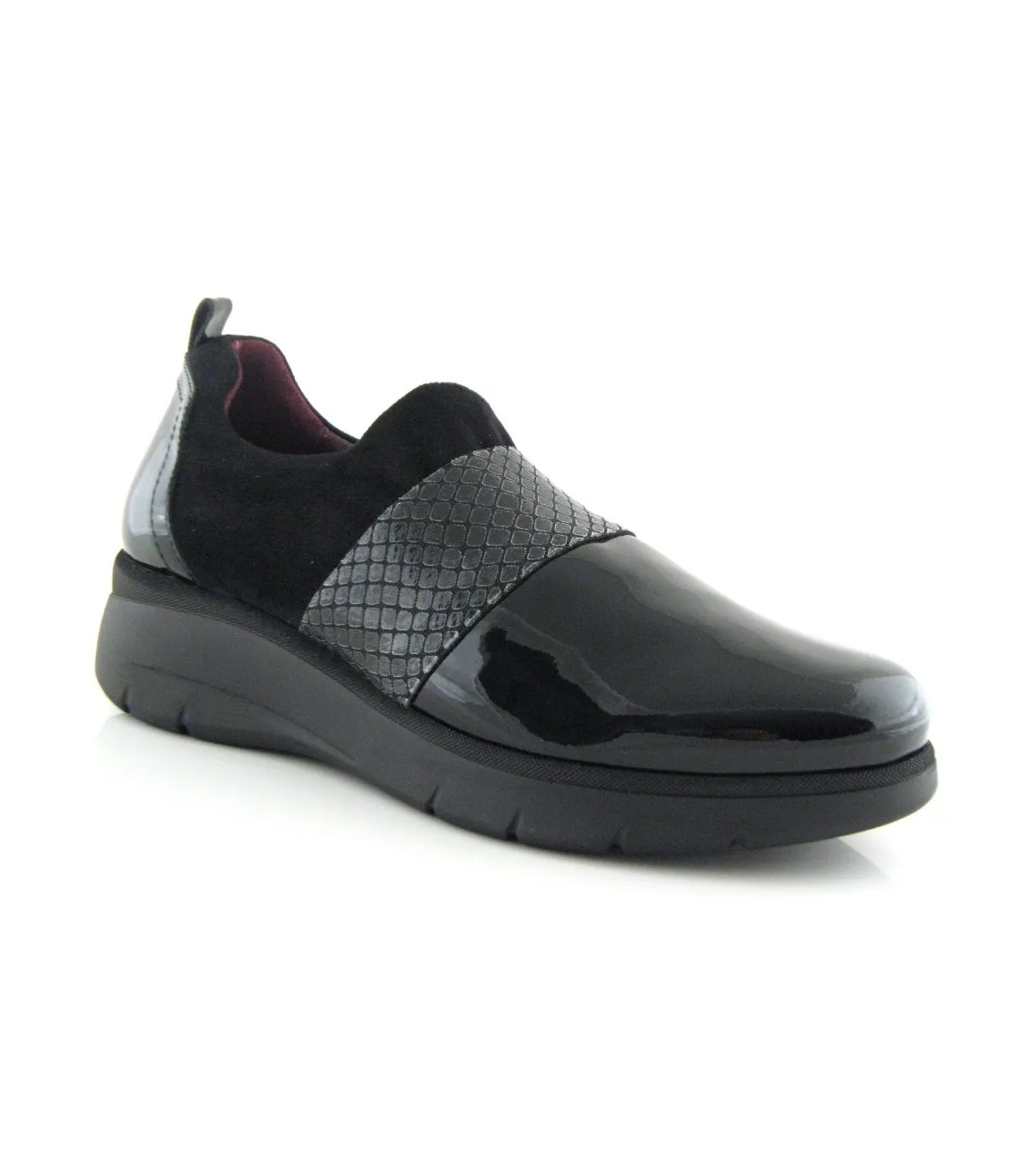 Zapato combinado con charol negro