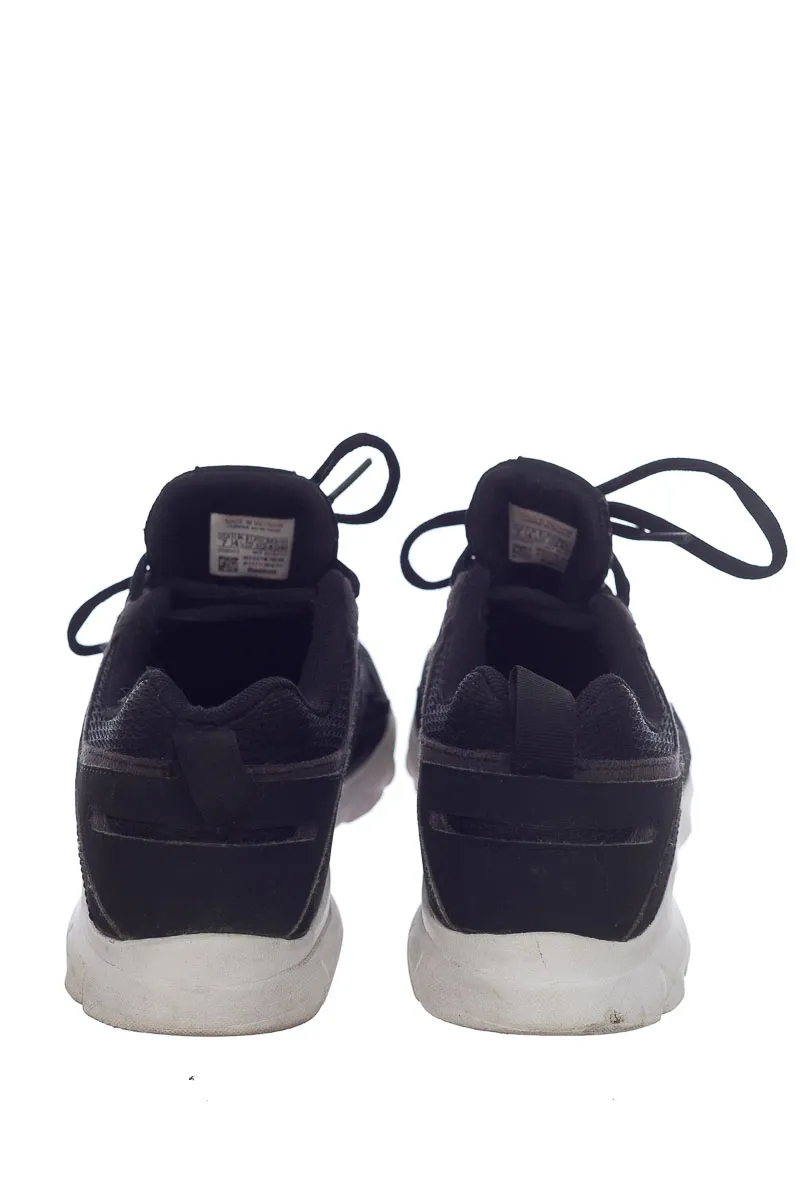 ZAPATOS COLOR NEGRO  REEBOK