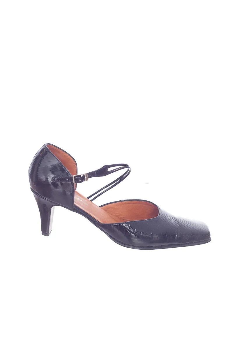 ZAPATOS COLOR NEGRO  SERATTO