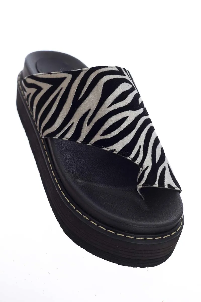 ZAPATOS COLOR NEGRO  VALENTINO