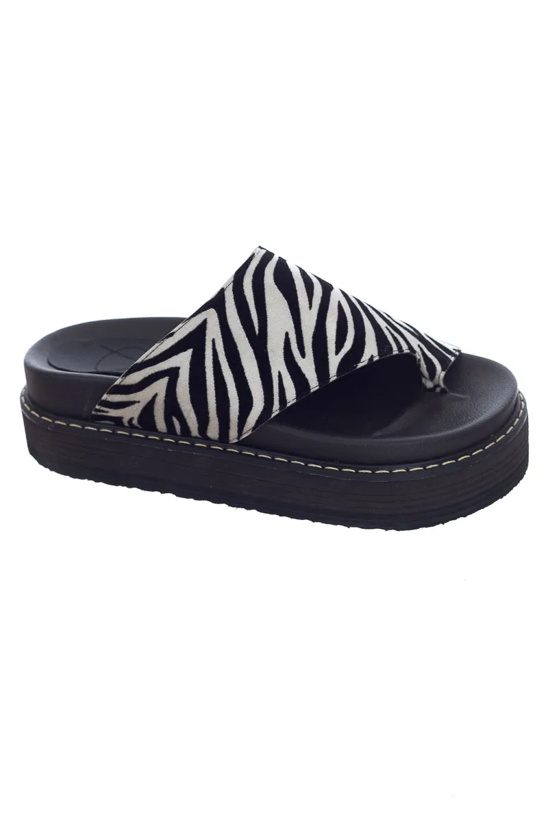 ZAPATOS COLOR NEGRO  VALENTINO