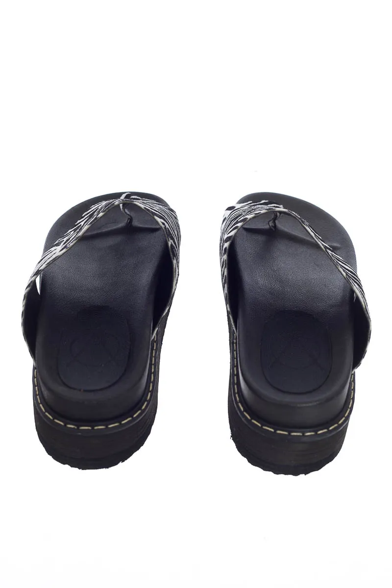 ZAPATOS COLOR NEGRO  VALENTINO
