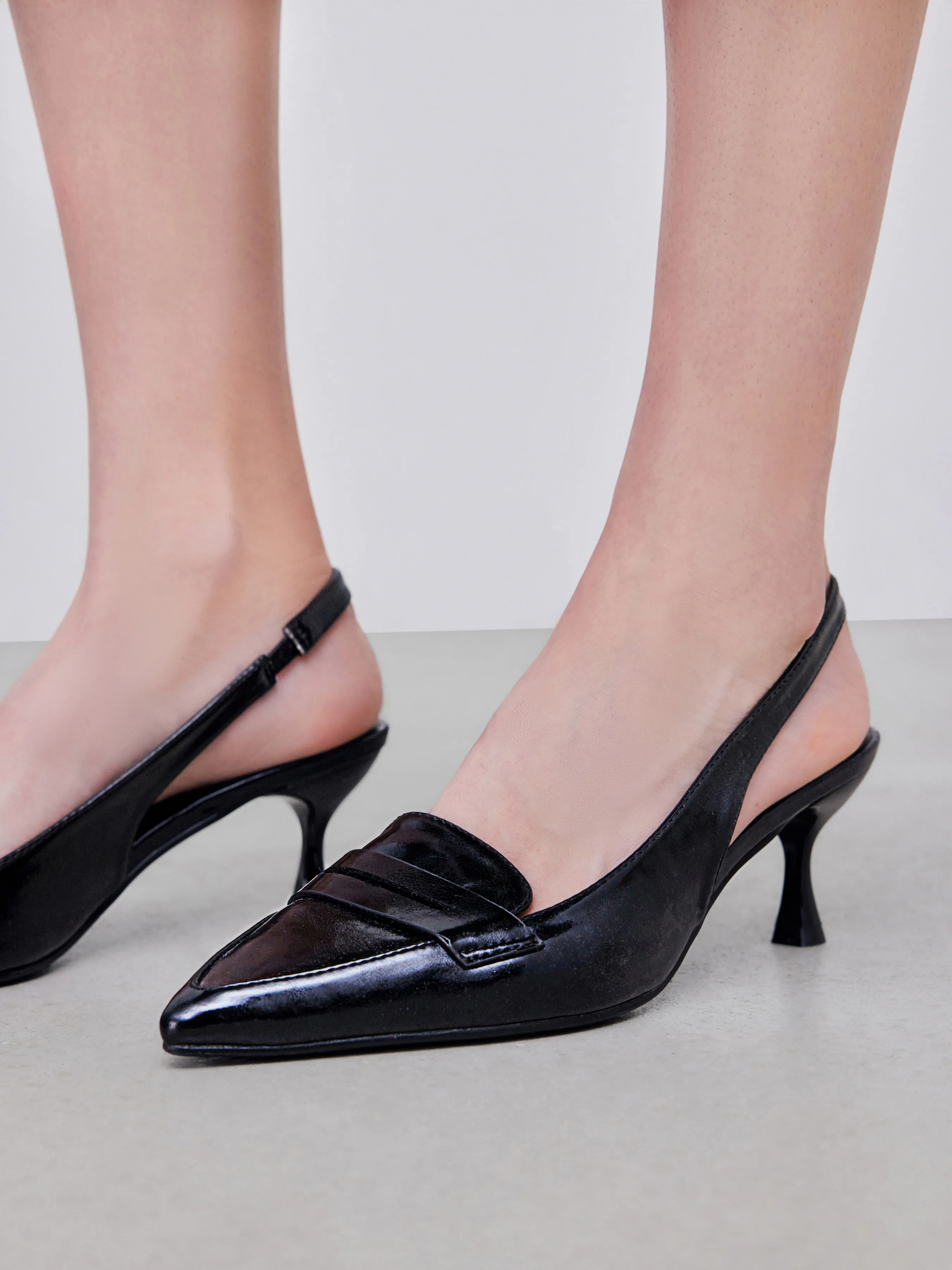 Zapatos de Charol Sintético con Correa Trasera