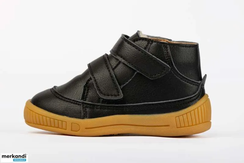 ZAPATOS DE INVIERNO AISLADOS PARA NIñOS  NUEVO SIN LOGOTIPO