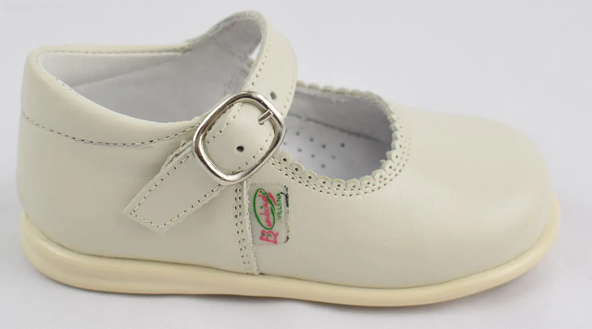 Zapatos de niña en color beige