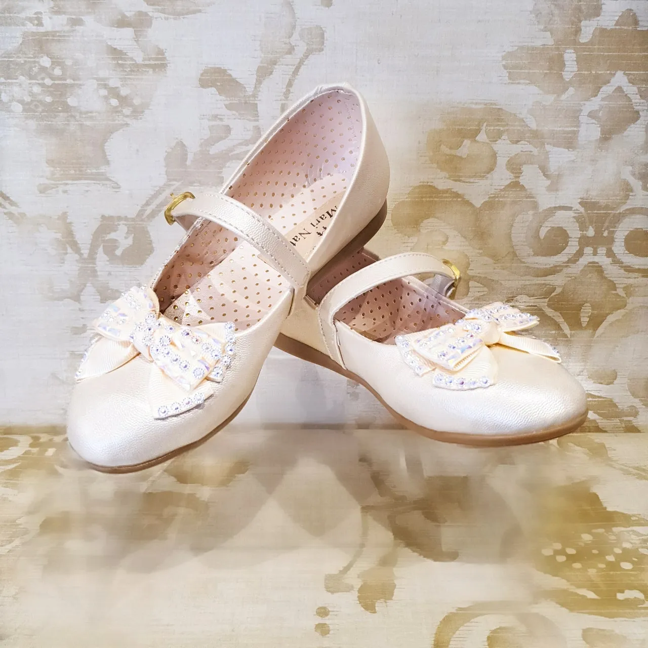 Zapatos de Niña Perla con Moño Bordado y Pedrería Fiesta