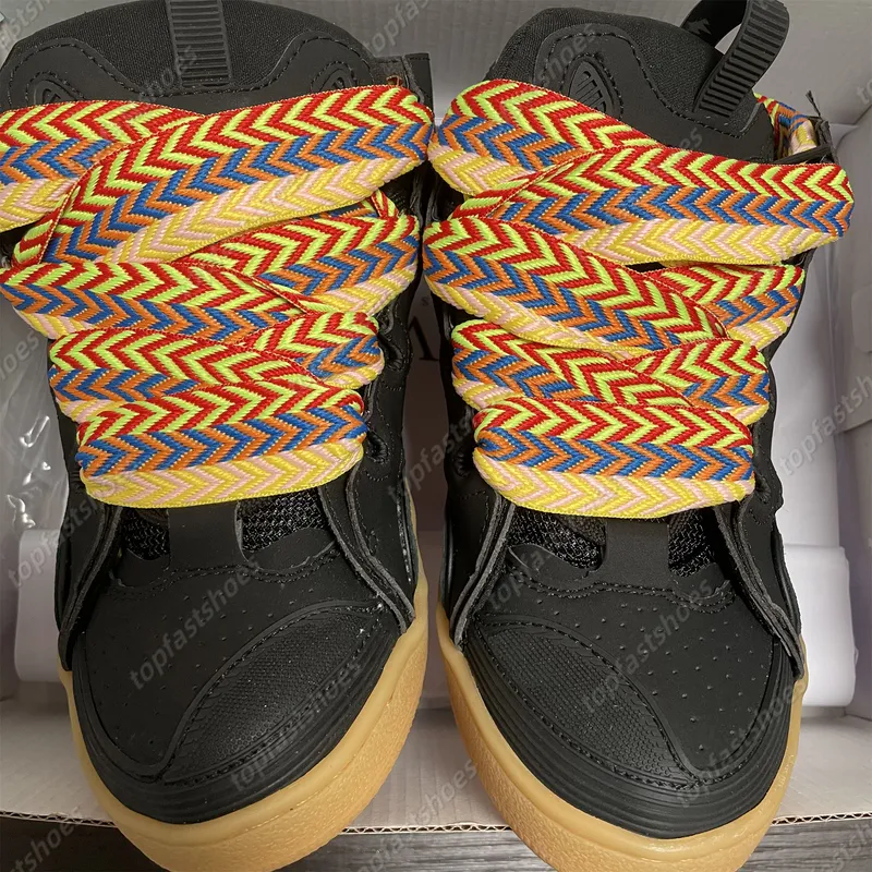 Zapatos de ropa de alta calidad zapatos de diseño de diseñador Mujeres bordes bordes negros blancos de ternero