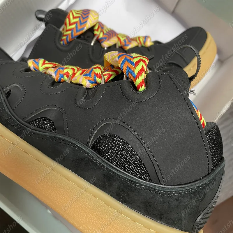 Zapatos de ropa de alta calidad zapatos de diseño de diseñador Mujeres bordes bordes negros blancos de ternero