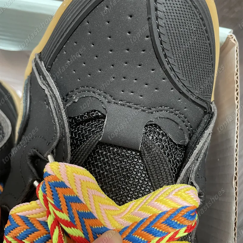 Zapatos de ropa de alta calidad zapatos de diseño de diseñador Mujeres bordes bordes negros blancos de ternero