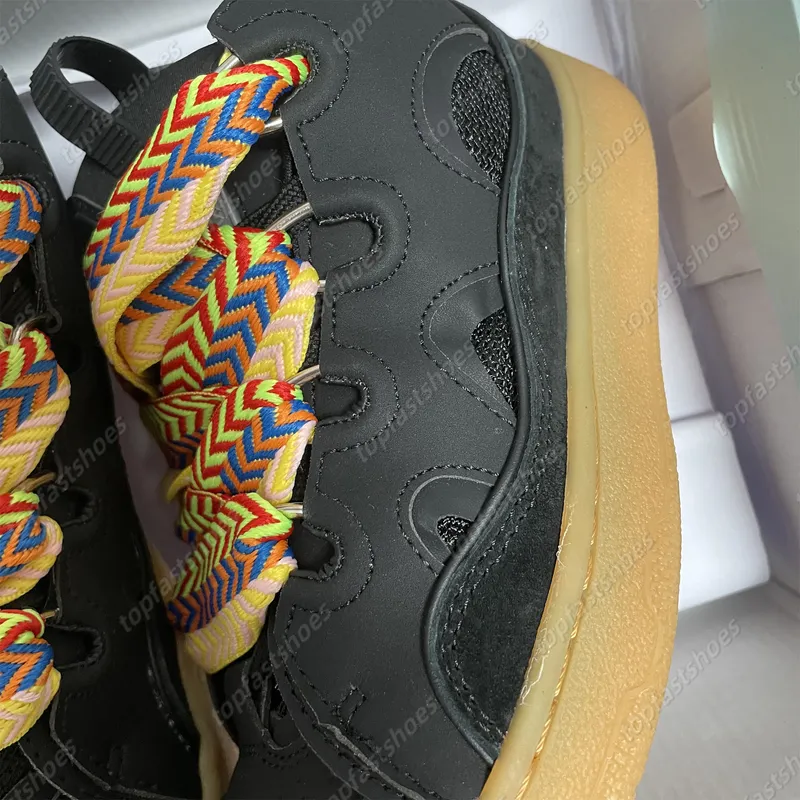Zapatos de ropa de alta calidad zapatos de diseño de diseñador Mujeres bordes bordes negros blancos de ternero