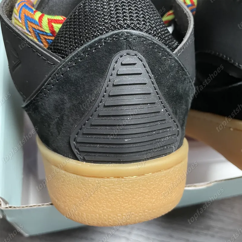 Zapatos de ropa de alta calidad zapatos de diseño de diseñador Mujeres bordes bordes negros blancos de ternero