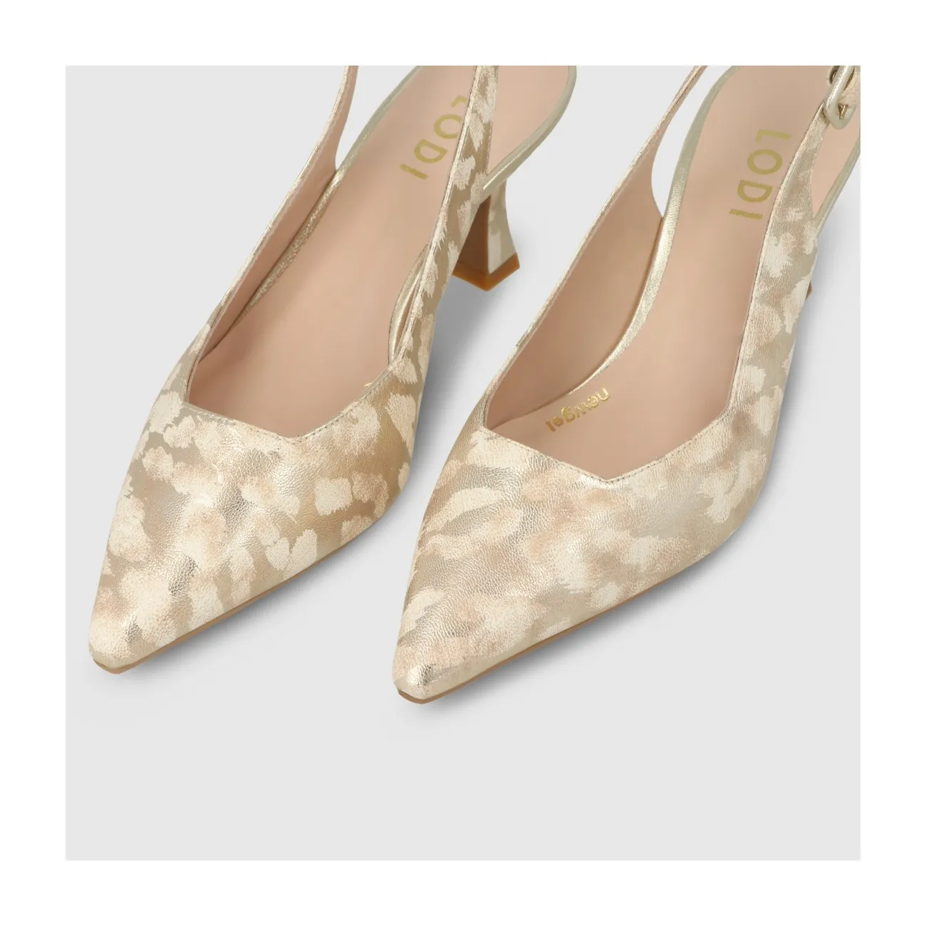 ZAPATOS DE SALÓN DORADOS JUCO